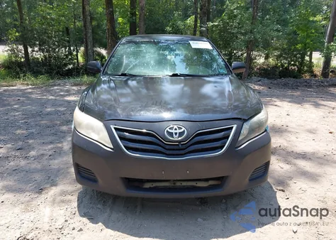 2011 Toyota Camry Le z USA, uszkodzony, nr VIN 4T1BF3EK3BU151957